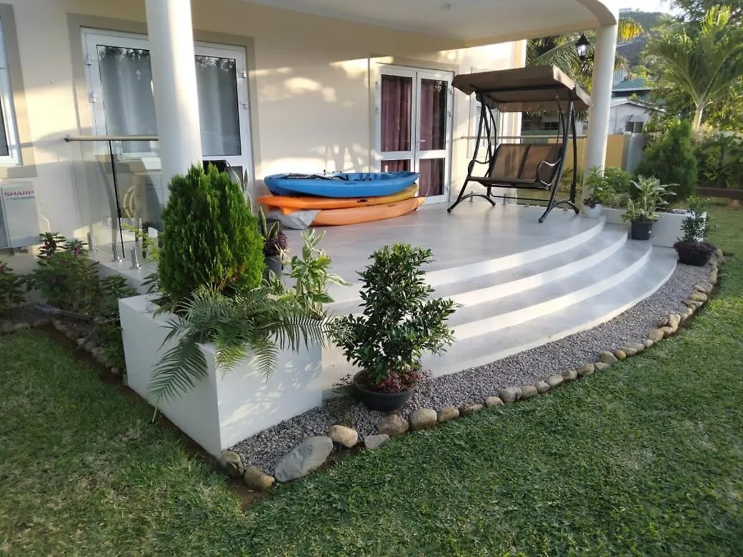 Aparthotel Mae Waterfront Apartments De Quincey Village Seychelles