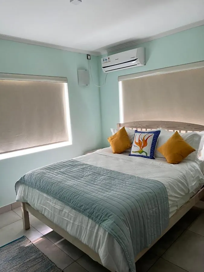 Mae Waterfront Apartments De Quincey Village Seychelles